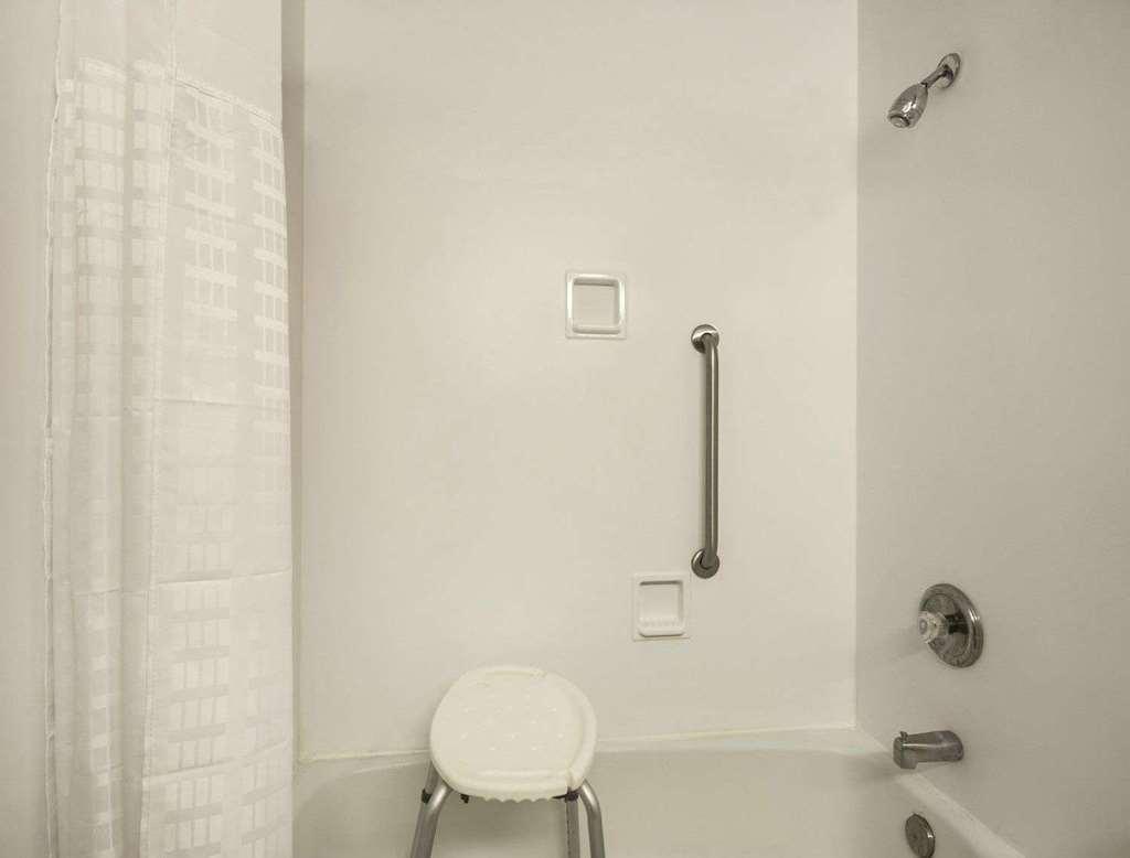 Baymont By Wyndham Salem Roanoke Area Hotel Exterior photo