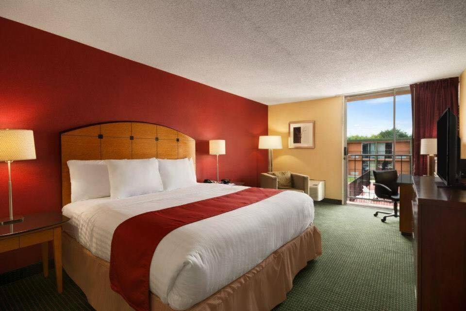 Baymont By Wyndham Salem Roanoke Area Hotel Exterior photo